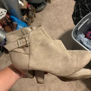Women’s Shoes- New and Like New